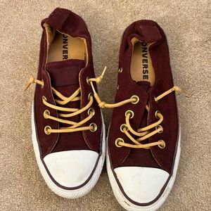 Maroon low top converse sneakers